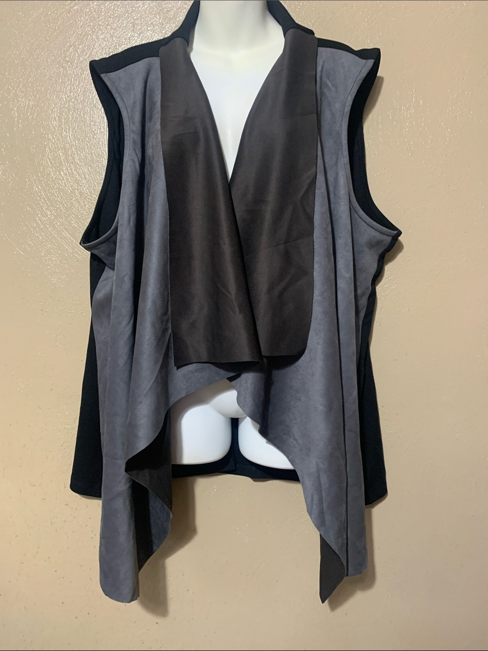 Attitudes by Renee 3X Gray Black Faux Suede Vest